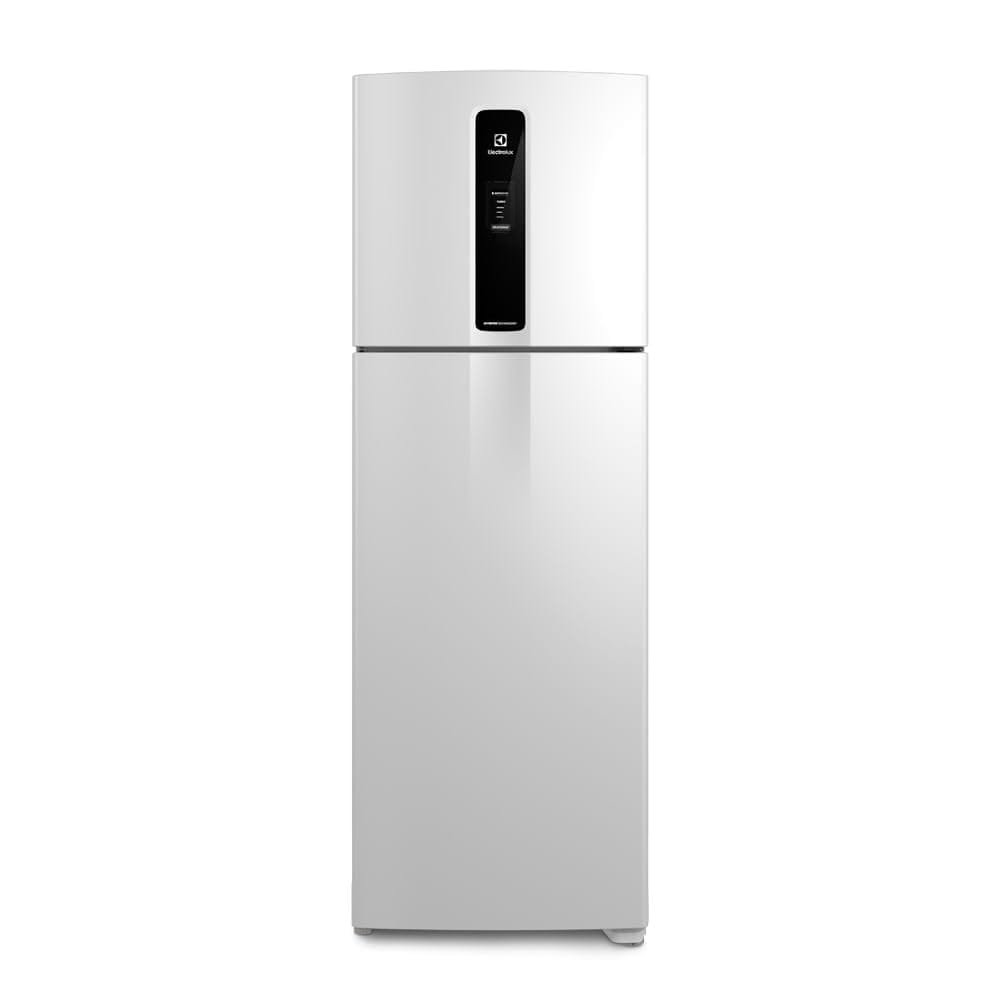 Geladeira Electrolux IF43 em cozinha moderna com portas fechadas